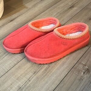 Hot pink women’s Ugg Tasmans